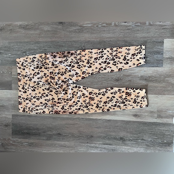 FABLETICS Leopard Print Leggings with Mesh Pockets - Picture 4 of 8